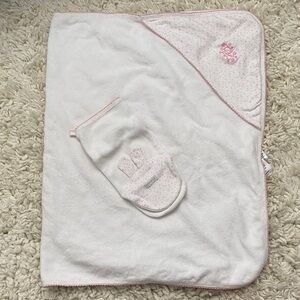 NWOT TOMMY HILFIGER White & Pink hooded Baby TOWEL one size ,Matching mitten